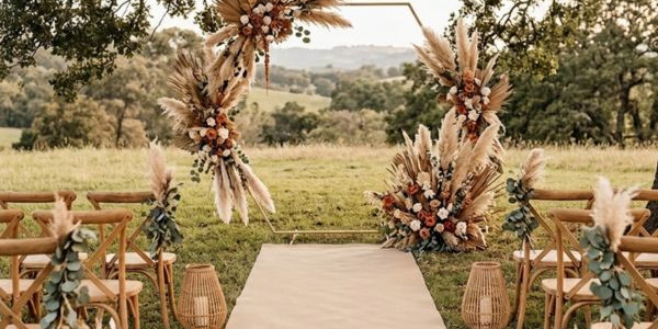 Styl boho na weselu – jak dobrać naturalne kolory i dekoracje?